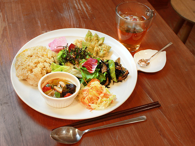 野菜ってこんなに美味しいの 素材の味をおいしく引き出した野菜を好きになる一皿 うまいじ ワンプレートランチ Taste Scent 野菜たっぷり 犀川以南 西泉 高尾エリア 金沢ラボ