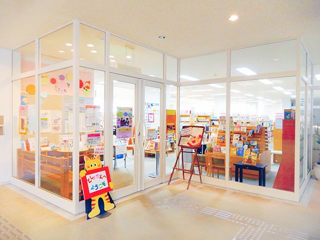宝達志水町立図書館の写真